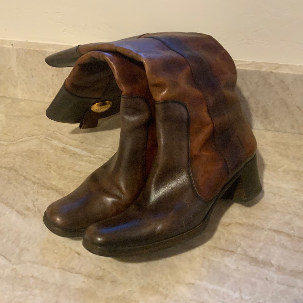 Boots ! Size 9 , Dolce Cabana, brown